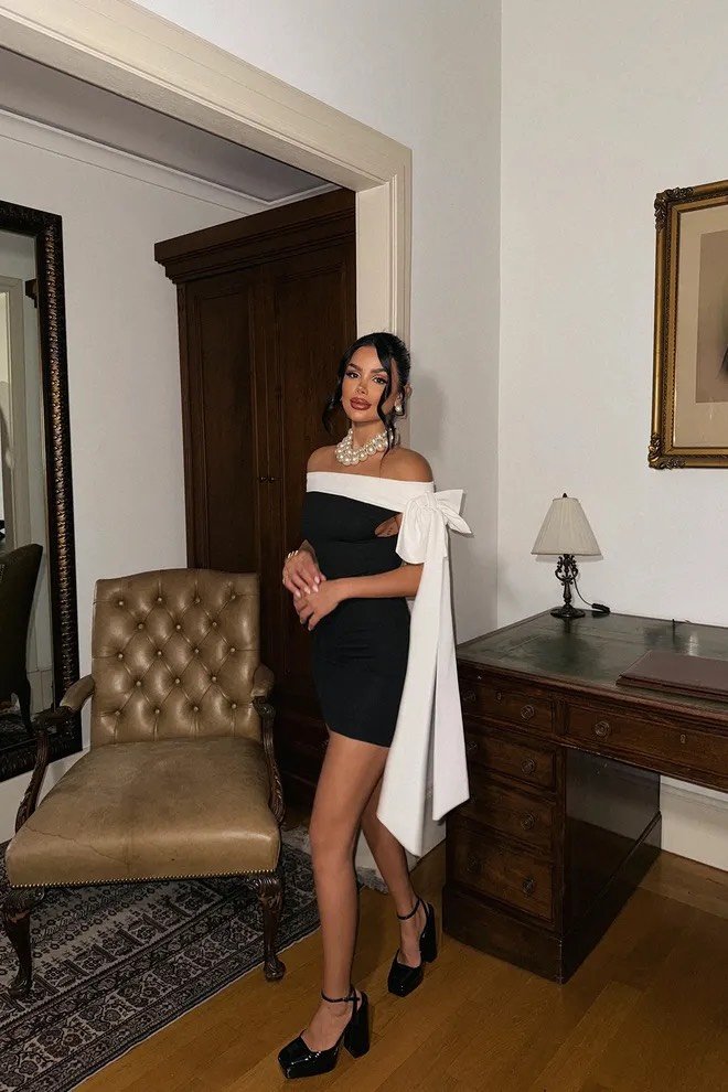 Zwarte mini – jurk met witte strik–maat zwarte mini jurk